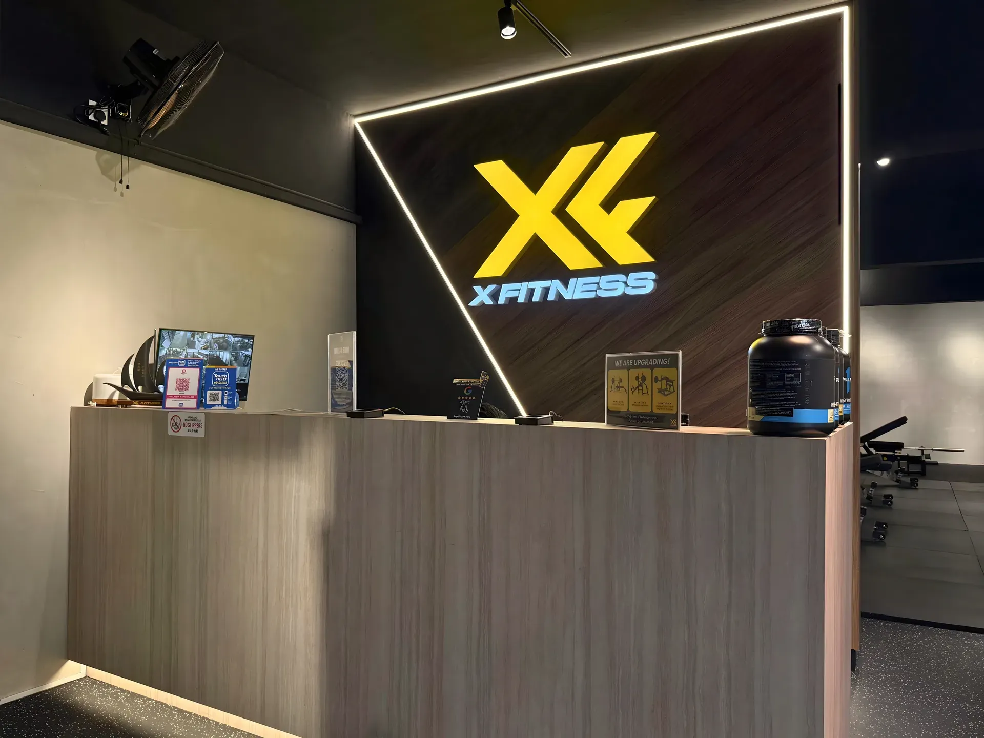 Photo, XFitness. The front counter.