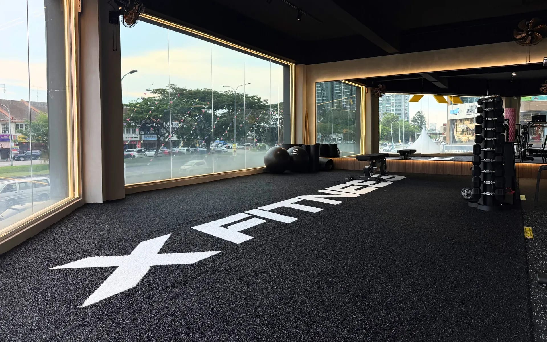 Photo, XFitness. The X FITNESS turf on the training floor.